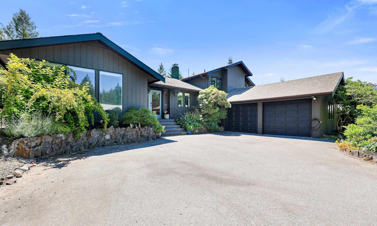 2539 Jura Crescent