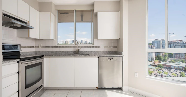 1704-1235 Quayside Drive, New Westminster, BC, V3M 6J5