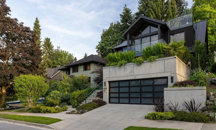 4328 Locarno Crescent