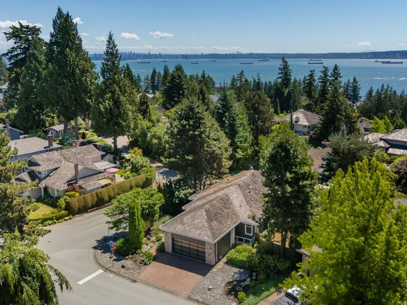 4789 Headland Drive, West Vancouver BC V7W 3H6