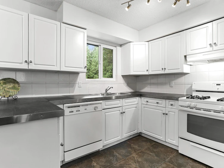 11717 209 Street, Maple Ridge, BC, V2X 7S6 - 2