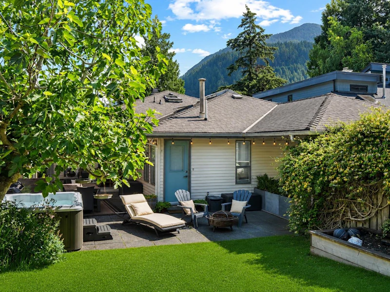 6422 Douglas Street, West Vancouver BC V7W 2G2