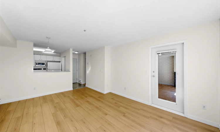 109-1145 Heffley Crescent