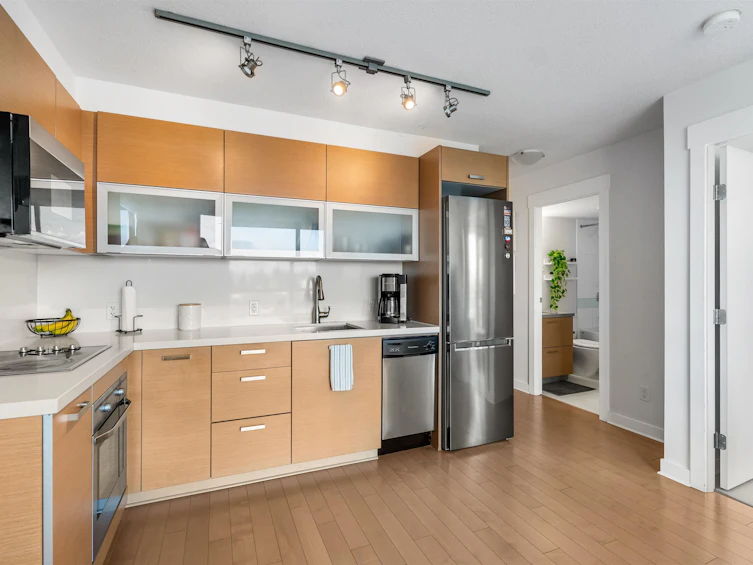 1302-10777 University Drive, Surrey, BC, V3T 0E6 - 9