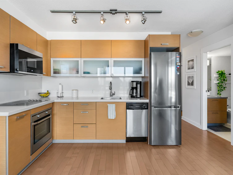 1302-10777 University Drive, Surrey, BC, V3T 0E6 - 10