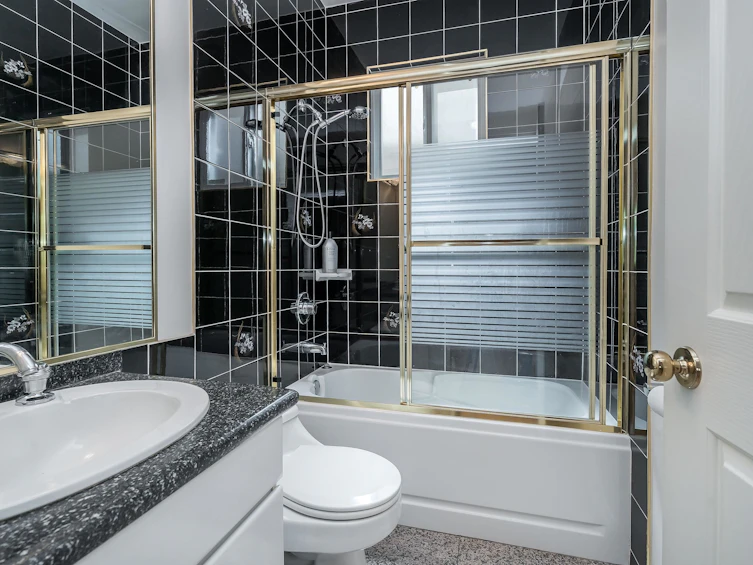 2304 Garden Drive, Vancouver, BC, V5N 4X3 - 14
