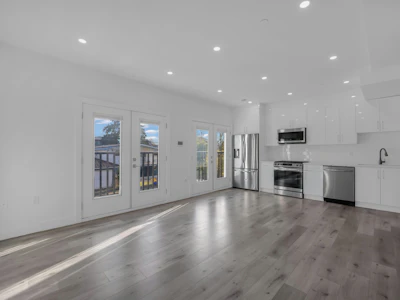 5140 Slocan Street - 4