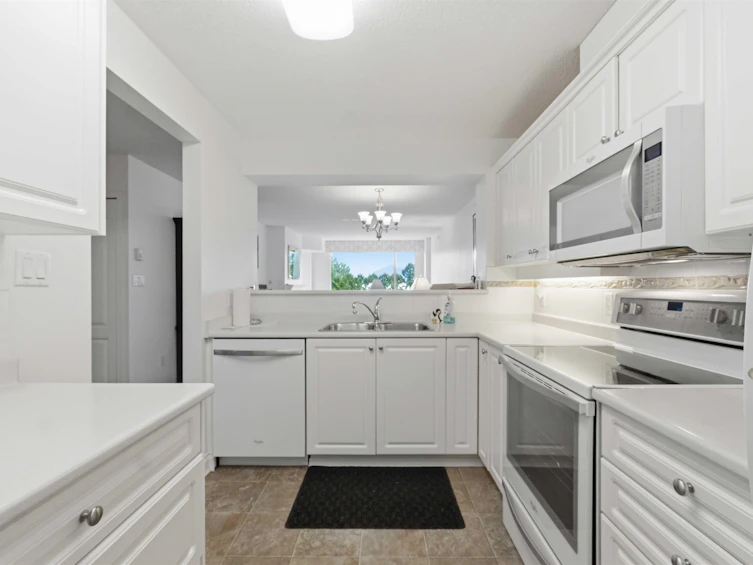 411-12148 224 Street, Maple Ridge, BC, V2X 3N8 - 3