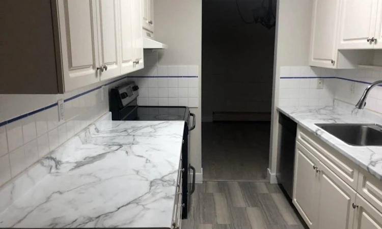 202-13977 74 Avenue