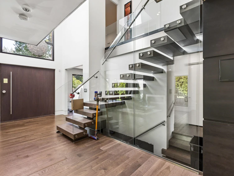 4577 Capilano Road, North Vancouver, BC, V7R 4K2 - 10