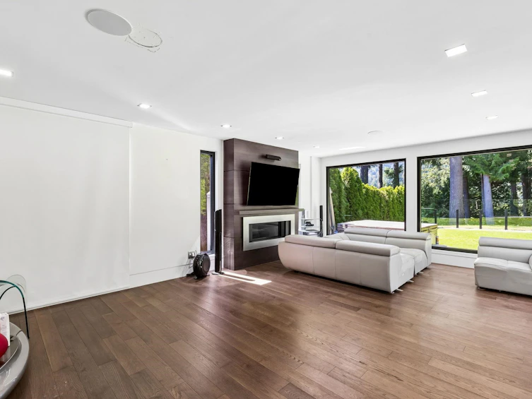 4577 Capilano Road, North Vancouver, BC, V7R 4K2 - 8