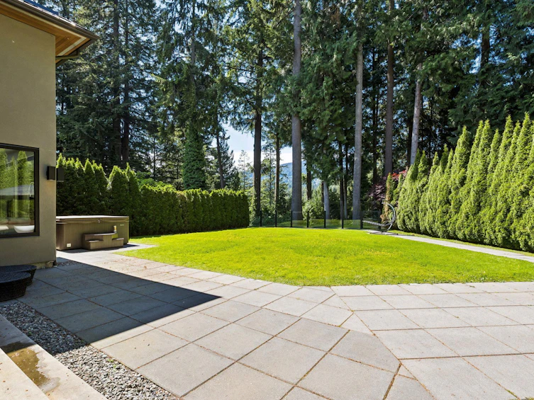 4577 Capilano Road, North Vancouver, BC, V7R 4K2 - 31