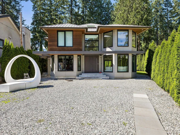 4577 Capilano Road, North Vancouver, BC, V7R 4K2