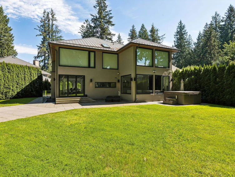 4577 Capilano Road, North Vancouver, BC, V7R 4K2 - 32