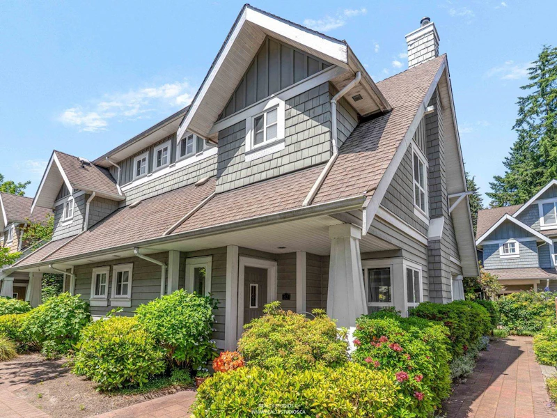 32 - 2688 Mountain Highway, North Vancouver BC V7J 2N5
