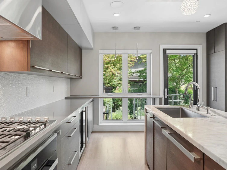 4481 W 15th Avenue, Vancouver, BC, V6R 3B1 - 10