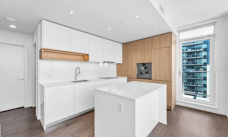902-6808 Minoru Boulevard