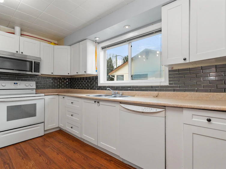 8825 Edward Street, Chilliwack, BC, V2P 4C8 - 9
