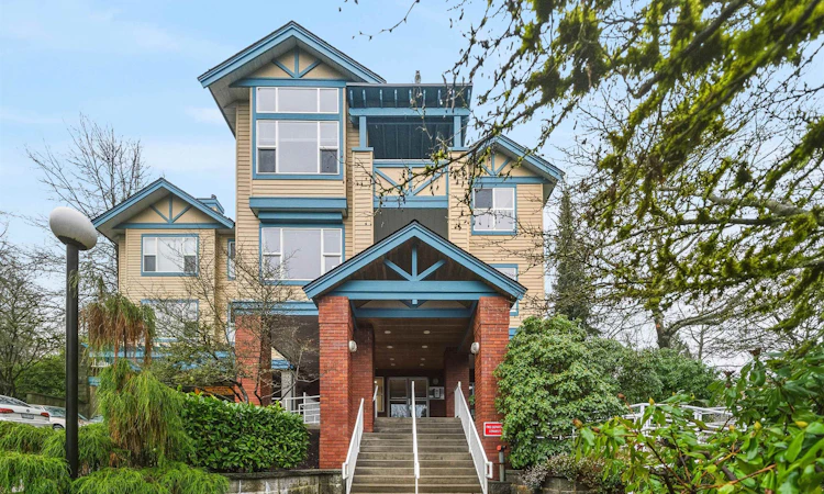 210-5281 Oakmount Crescent
