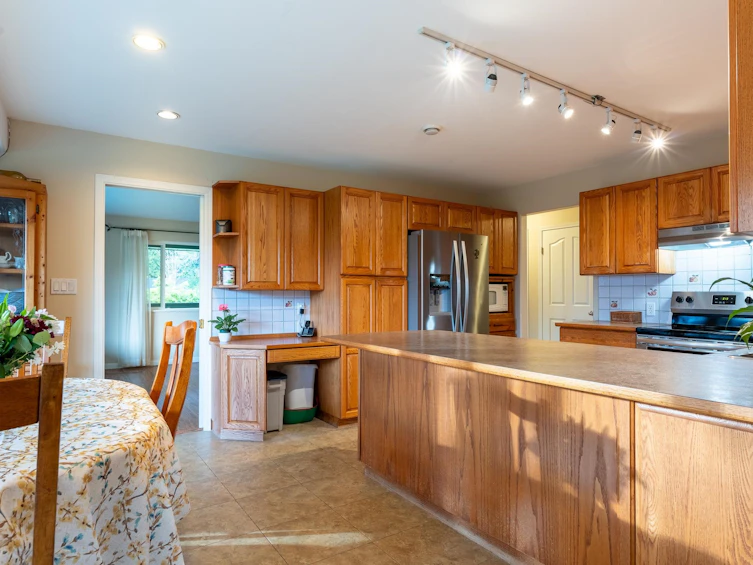 2562 Miles Road, Roberts Creek, BC, V0N 2W4 - 9