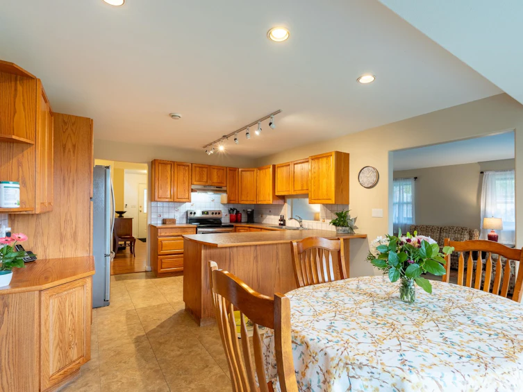 2562 Miles Road, Roberts Creek, BC, V0N 2W4 - 8