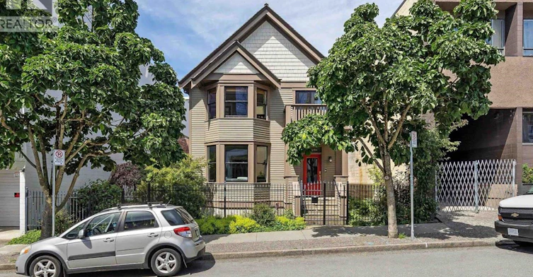 33 East 6th Avenue, Vancouver, BC, V5T 1J3 - 2