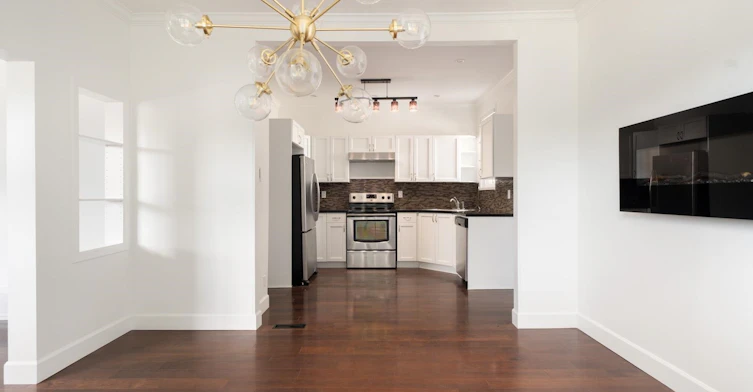 925 E 19th Avenue, Vancouver, BC, V5V 1K8 - 2