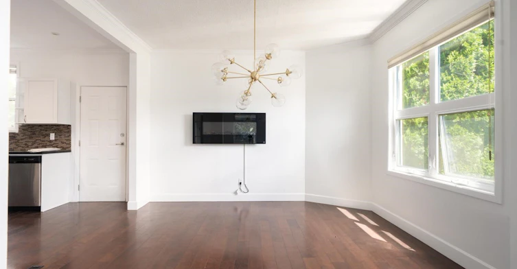 925 E 19th Avenue, Vancouver, BC, V5V 1K8 - 3