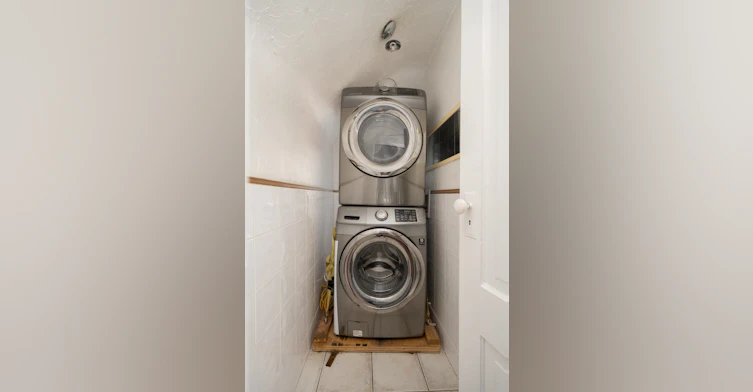 925 E 19th Avenue, Vancouver, BC, V5V 1K8 - 11