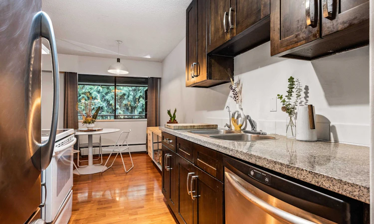 402-5340 Hastings Street