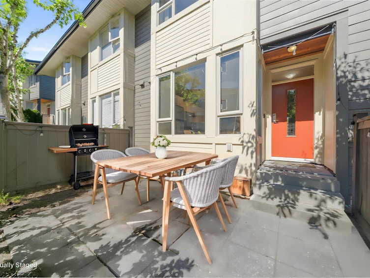 131-9229 University Crescent, Burnaby, BC, V5A 4Z2 - 3