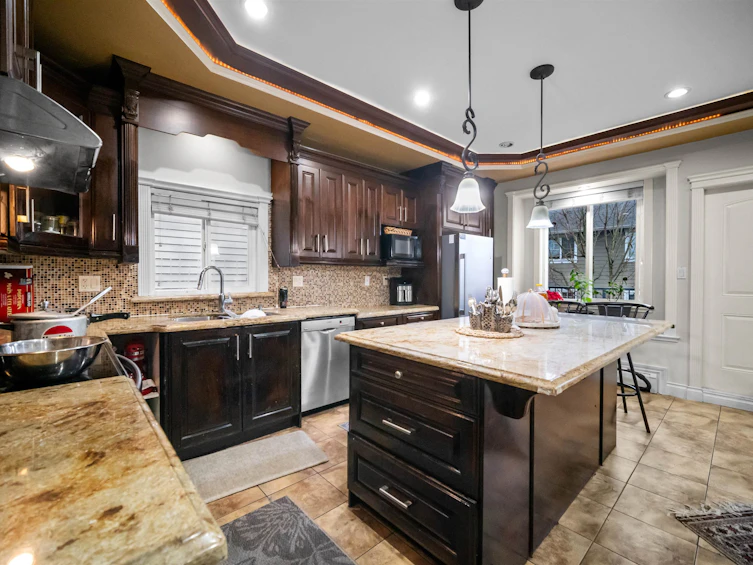 312 Jardine Street, New Westminster, BC, V3M 5M5 - 8