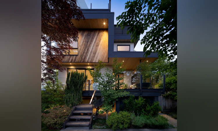 452 E 4th Street