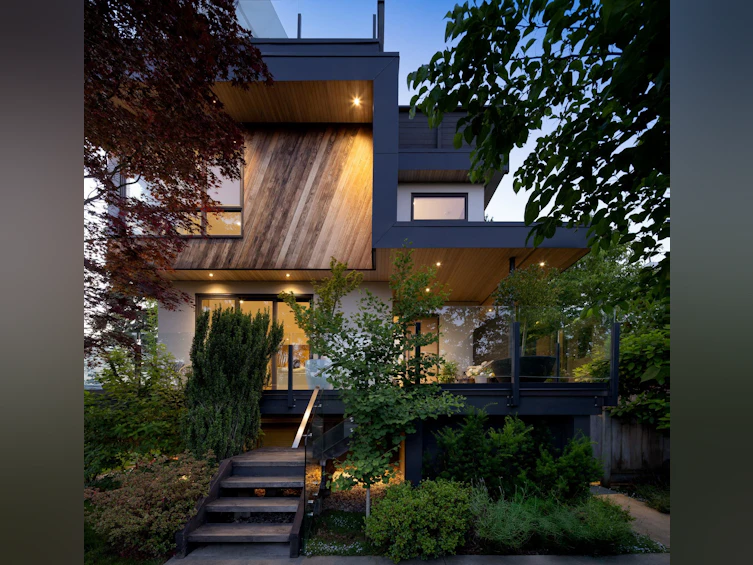 452 E 4th Street, North Vancouver, BC, V7L 1J5