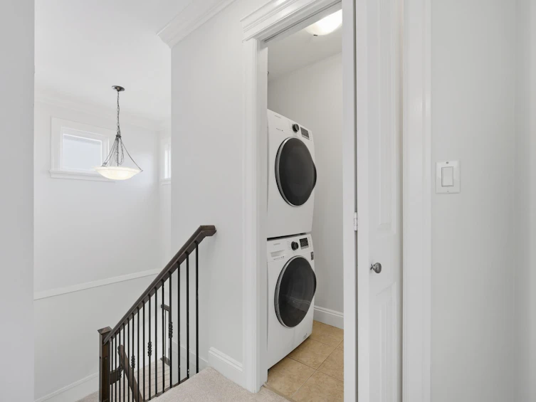 2411 George Street, North Vancouver, BC, V7P 2N4 - 26