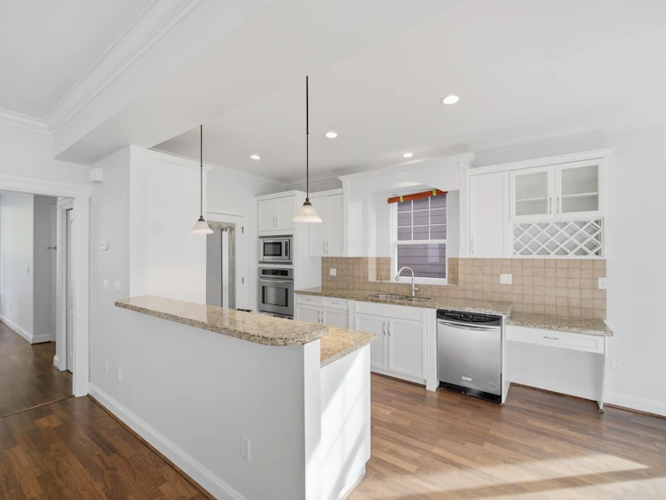 2411 George Street, North Vancouver, BC, V7P 2N4 - 12