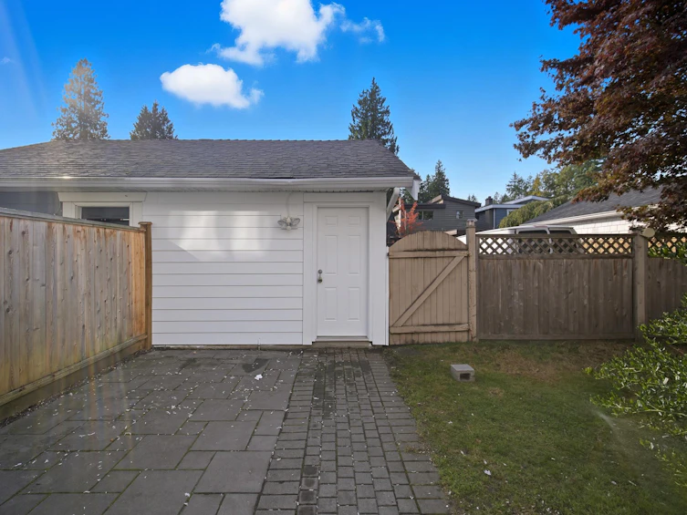 2411 George Street, North Vancouver, BC, V7P 2N4 - 36