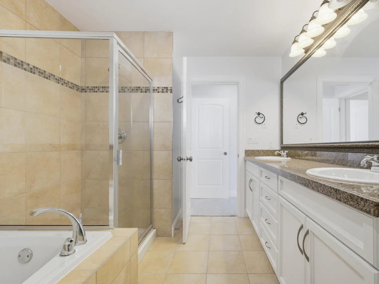 2411 George Street, North Vancouver, BC, V7P 2N4 - 22