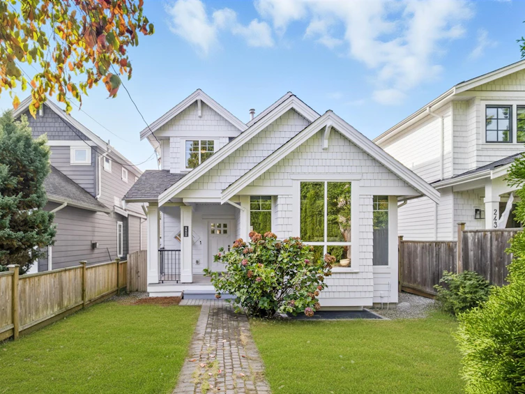 2411 George Street, North Vancouver, BC, V7P 2N4