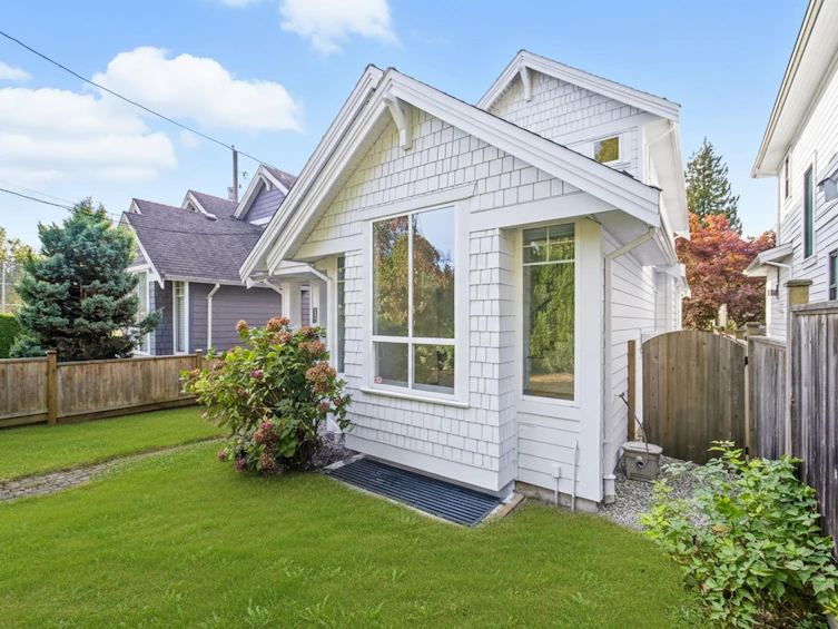 2411 George Street, North Vancouver, BC, V7P 2N4 - 2