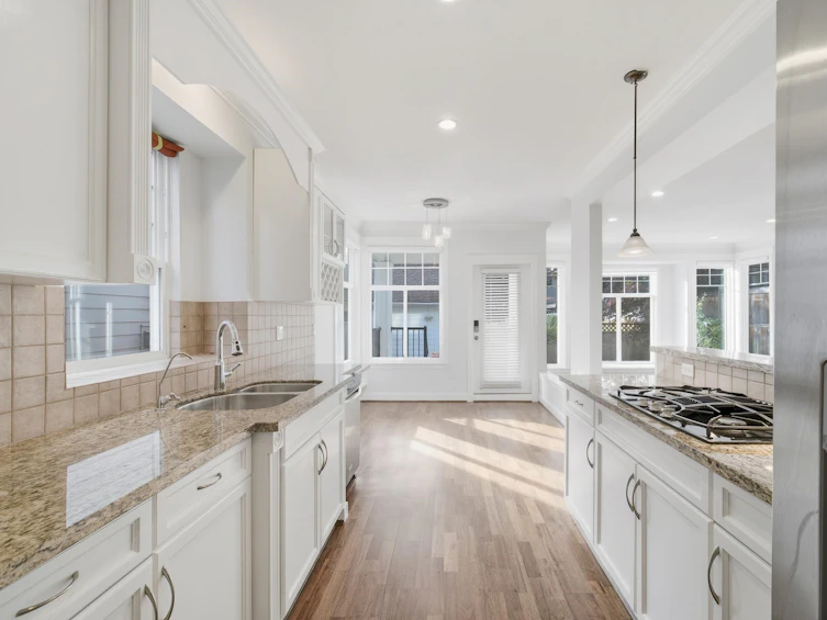 2411 George Street, North Vancouver, BC, V7P 2N4 - 14