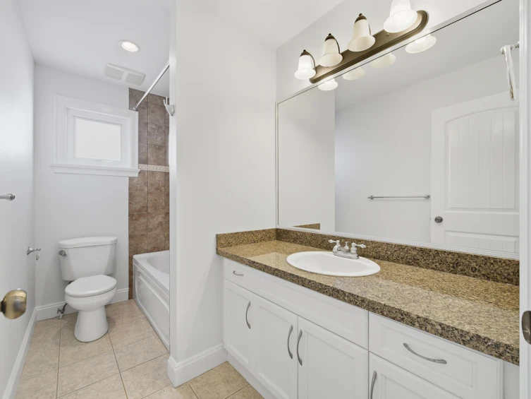 2411 George Street, North Vancouver, BC, V7P 2N4 - 25