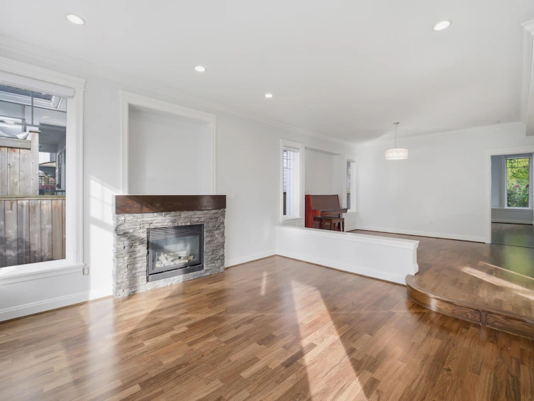 2411 George Street, North Vancouver, BC, V7P 2N4 - 9