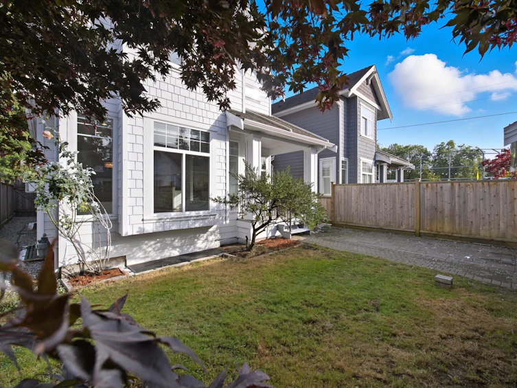 2411 George Street, North Vancouver, BC, V7P 2N4 - 35