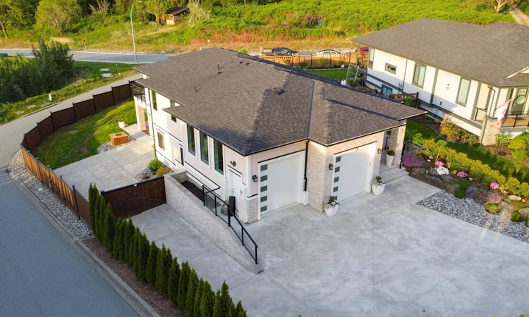3-8295 Nixon Road