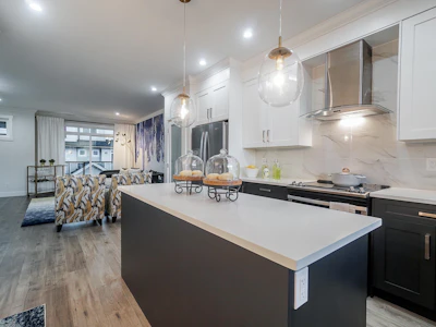 54-13898 64 Avenue - 3