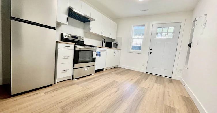 lower level-1965x 84 Avenue, Surrey, BC, V4N 4V3