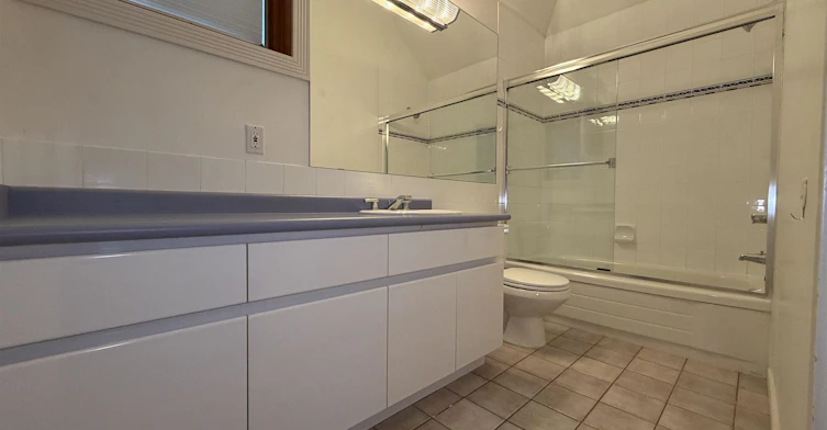 8575 Captains Cove, Vancouver, BC, V6P 6S1 - 8