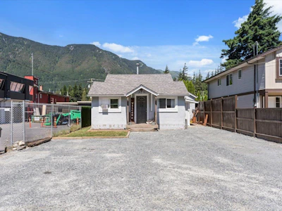 325 Hudson Bay Street - 2