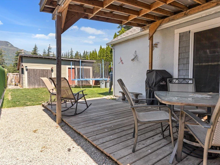 325 Hudson Bay Street, Hope, BC, V0X 1L0 - 21